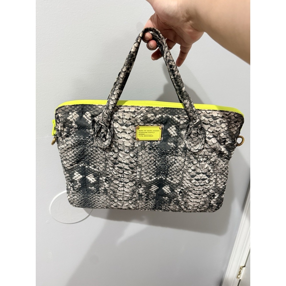 Marc Jacobs Bag Laptop Sleeve Pretty Nylon Fluoro Green Neon Snake Print 16x11"‎